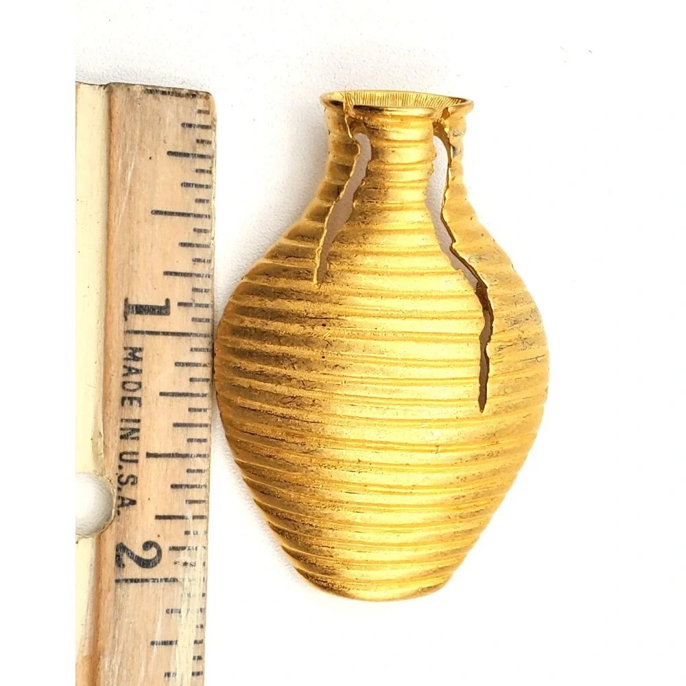 Vintage Etruscan Style Cracked Jar Urn Brooch Pin Gold Tone